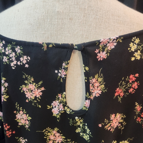 Floral Off-Shoulder Top - Picture 7 of 16